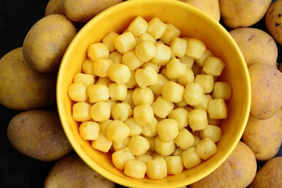 Gnocchi e Linguiça Crocante: Jantar de Assadeira Sem Complicação